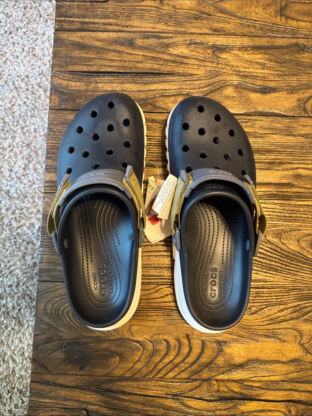 Men’s iconic crocs comfort. Size 11.